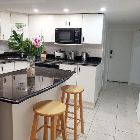 Tidy Private Rooms With Full Kitchen Торонто Екстериор снимка